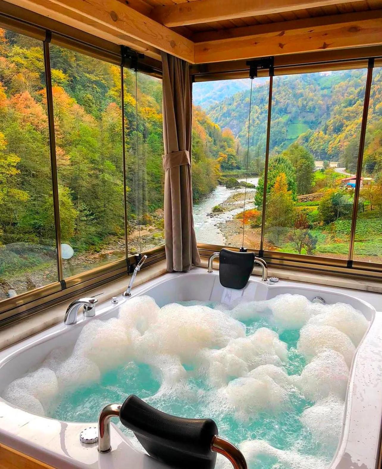 Valley Hotel *